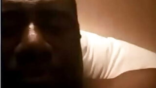 Voici la vidéo nue a caractère pornographique de  Monsieur Be-all otsaghe Nkouna Hermy